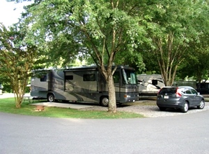 CAMPGROUND PIGEON FORGE TN - CREEKSIDE RV PARK - GOOD SAM PARK #1 CHOICE 