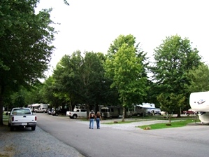 CAMPGROUND PIGEON FORGE TN - CREEKSIDE RV PARK - GOOD SAM PARK #1 CHOICE 