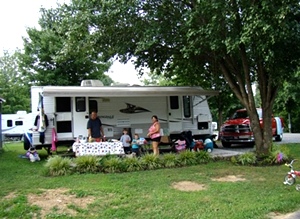 CAMPGROUND PIGEON FORGE TN - CREEKSIDE RV PARK - GOOD SAM PARK #1 CHOICE 