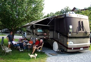 CAMPGROUND PIGEON FORGE TN - CREEKSIDE RV PARK - GOOD SAM PARK #1 CHOICE 